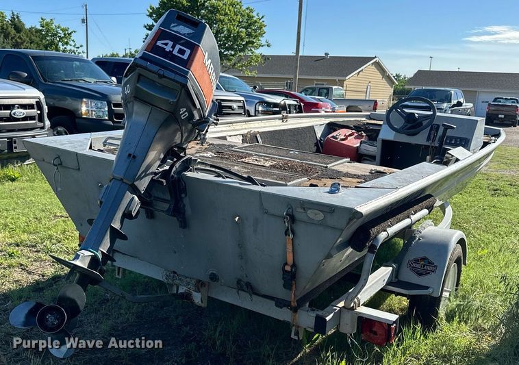 image for item KL9053 1986 Grumman Renegade  boat