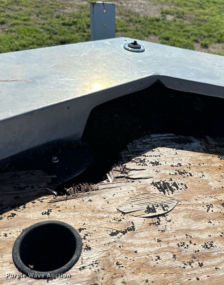 image for item KL9053 1986 Grumman Renegade  boat