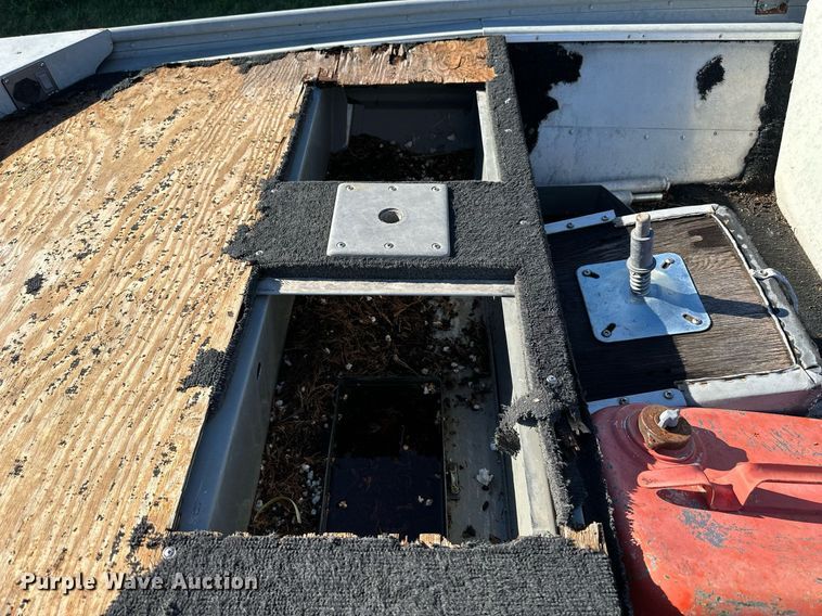 image for item KL9053 1986 Grumman Renegade  boat