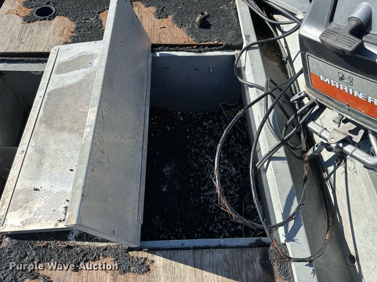 image for item KL9053 1986 Grumman Renegade  boat