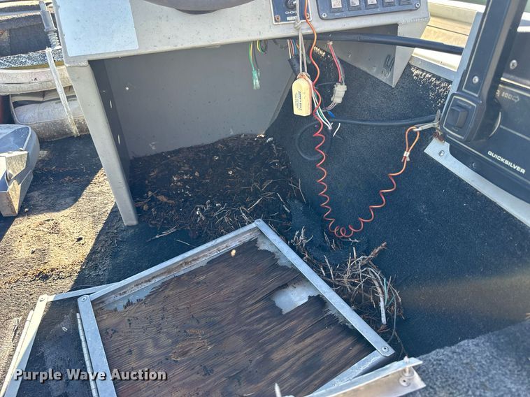 image for item KL9053 1986 Grumman Renegade  boat