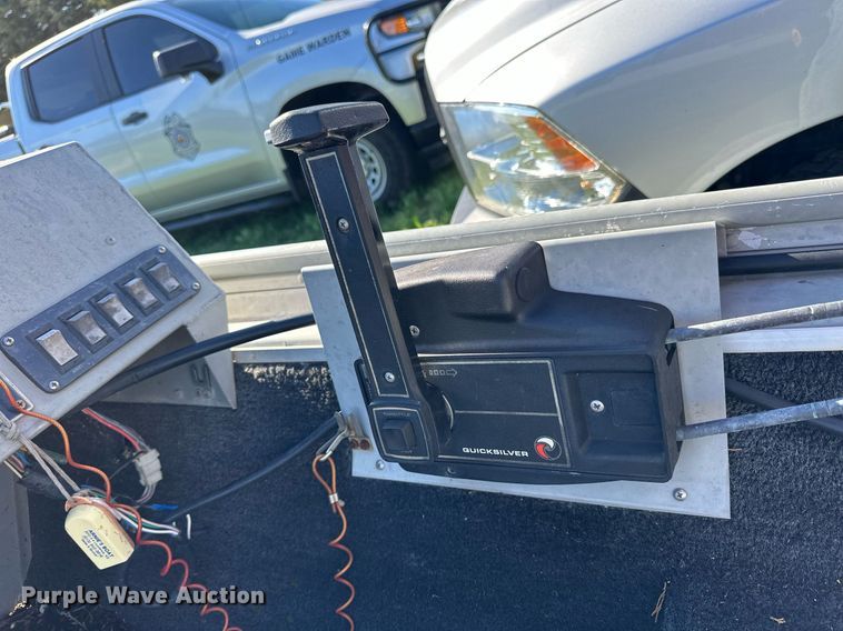 image for item KL9053 1986 Grumman Renegade  boat