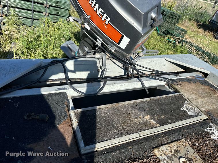 image for item KL9053 1986 Grumman Renegade  boat