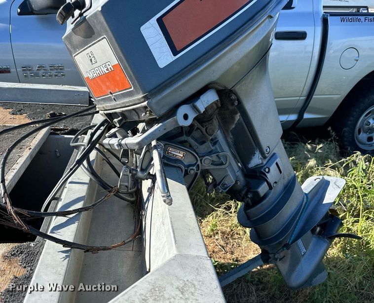 image for item KL9053 1986 Grumman Renegade  boat