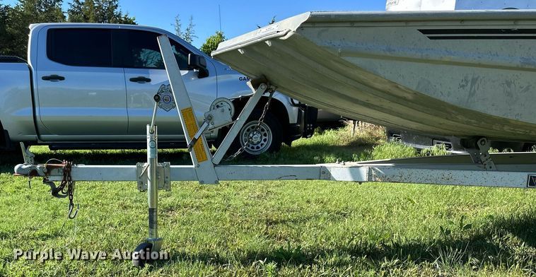 image for item KL9053 1986 Grumman Renegade  boat