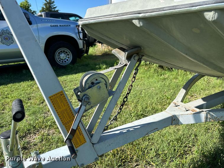 image for item KL9053 1986 Grumman Renegade  boat