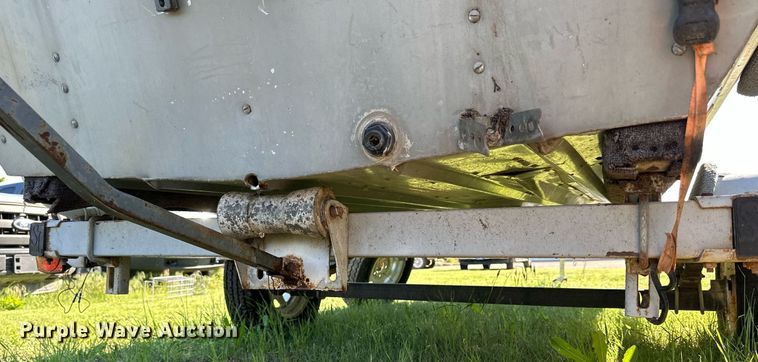 image for item KL9053 1986 Grumman Renegade  boat