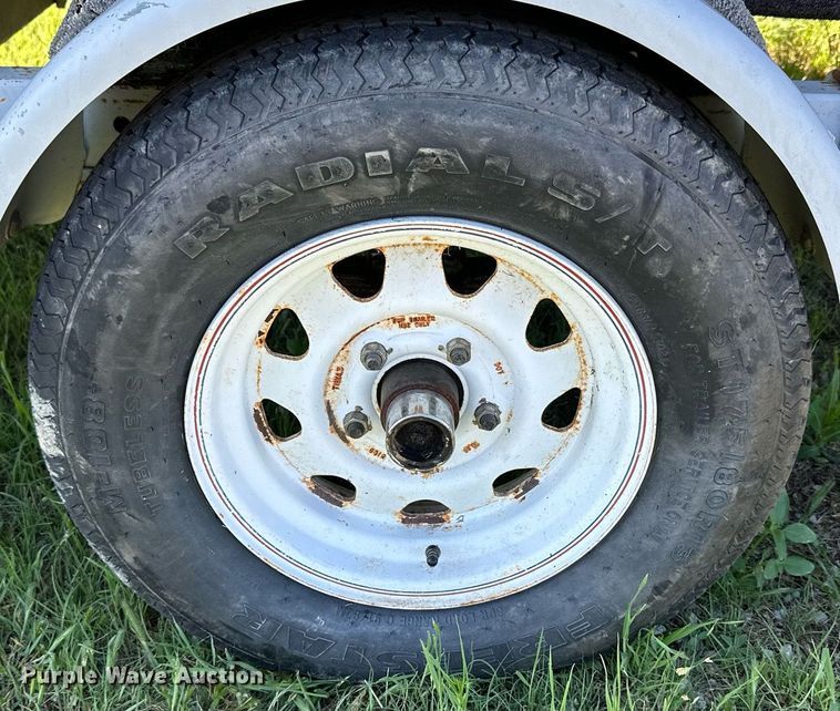 image for item KL9053 1986 Grumman Renegade  boat