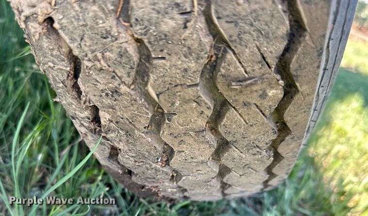 image for item KL9053 1986 Grumman Renegade  boat