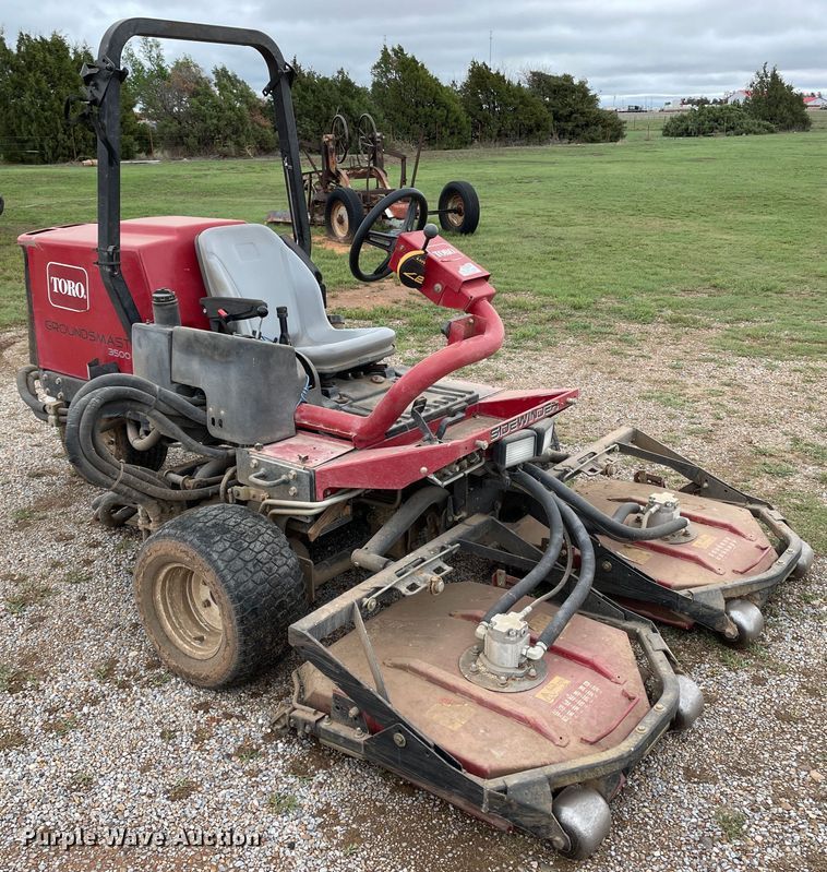 image for item KM9926 2004 Toro Groundsmaster 3500-D  lawn mower