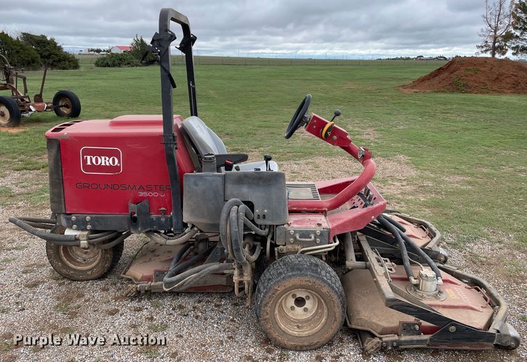 image for item KM9926 2004 Toro Groundsmaster 3500-D  lawn mower