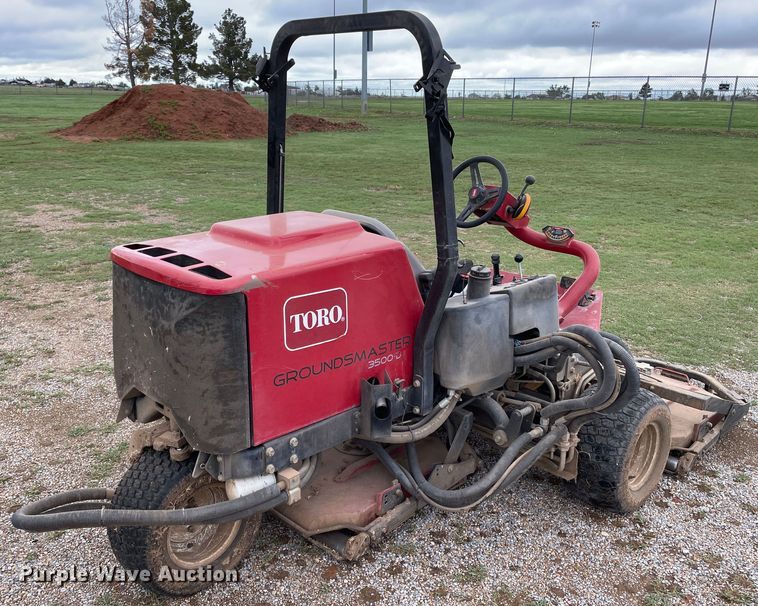 image for item KM9926 2004 Toro Groundsmaster 3500-D  lawn mower
