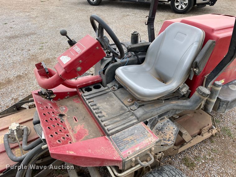 image for item KM9926 2004 Toro Groundsmaster 3500-D  lawn mower