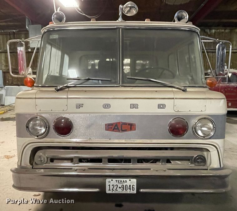 image for item KM9931 1982 Ford C8000  pumper fire truck