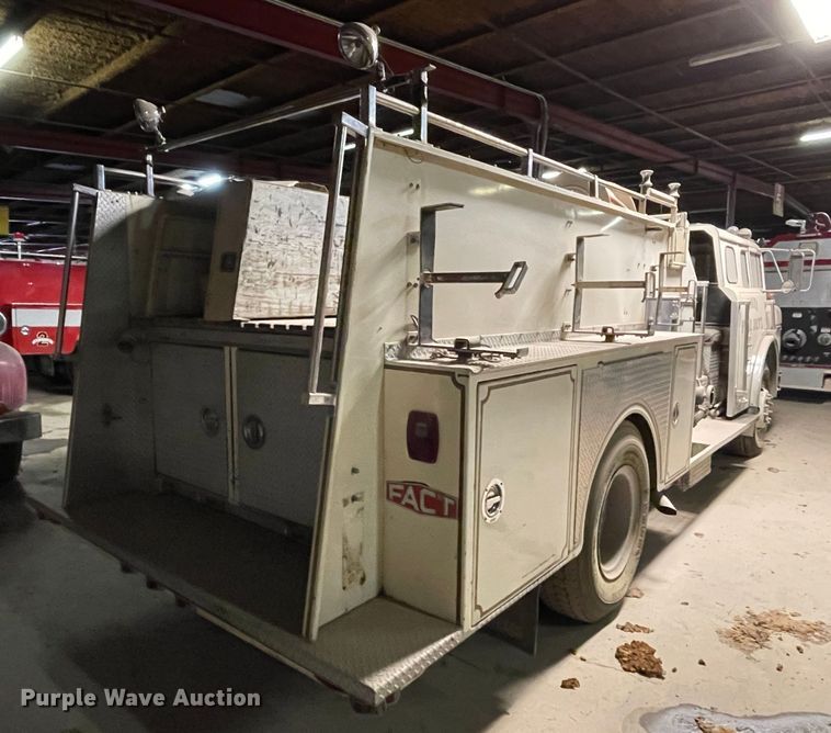 image for item KM9931 1982 Ford C8000  pumper fire truck