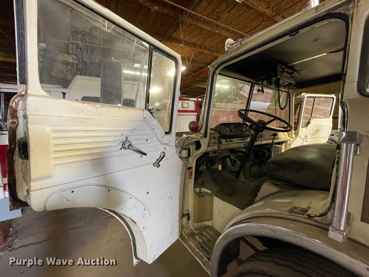 image for item KM9931 1982 Ford C8000  pumper fire truck