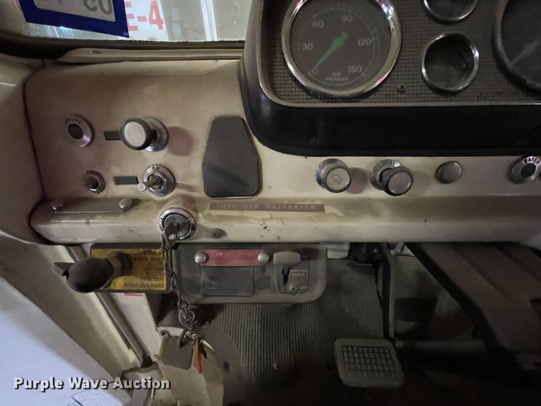 image for item KM9931 1982 Ford C8000  pumper fire truck