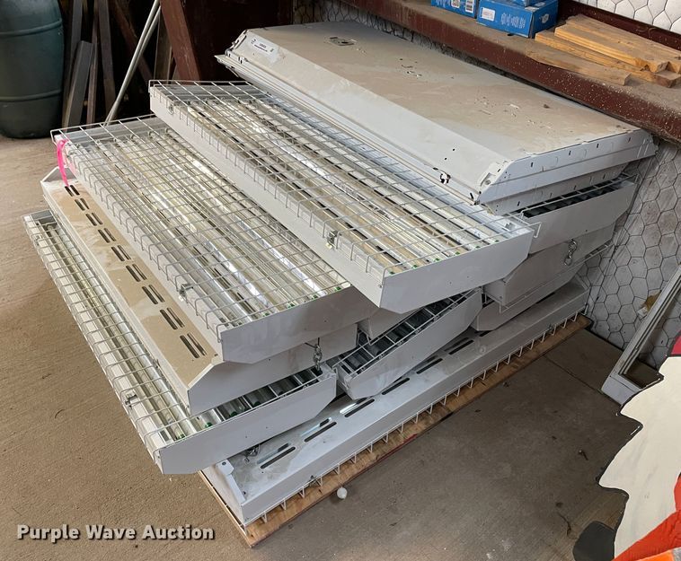 image for item KM9936 (14) 4' L light fixtures