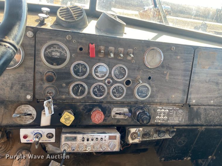 image for item KV9581 1972 Kenworth  semi truck