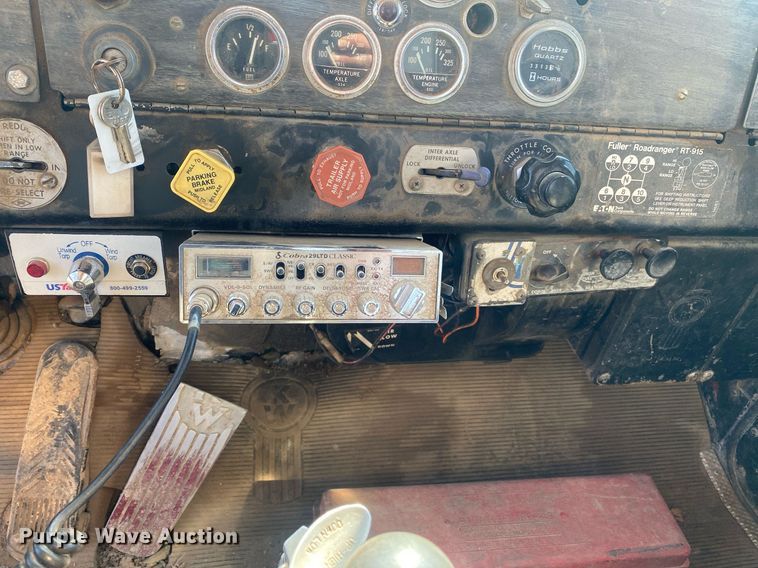 image for item KV9581 1972 Kenworth  semi truck