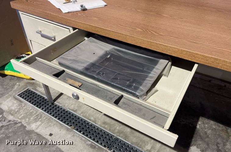 image for item LA9954 Desk