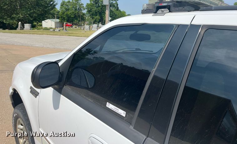 image for item LA9996 2001 Ford Expedition XLT  SUV