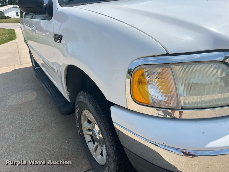 image for item LA9996 2001 Ford Expedition XLT  SUV
