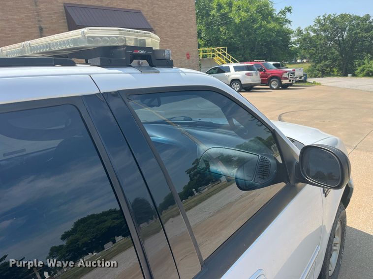 image for item LA9996 2001 Ford Expedition XLT  SUV