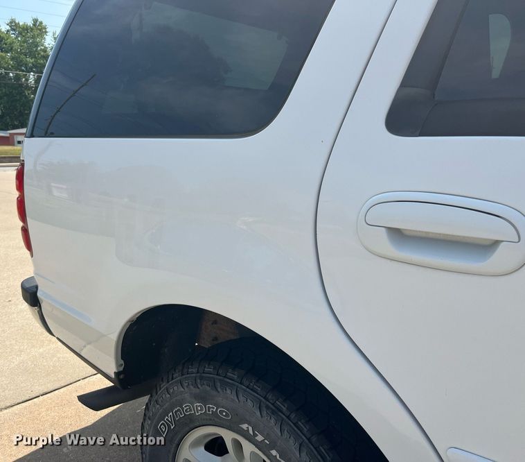 image for item LA9996 2001 Ford Expedition XLT  SUV