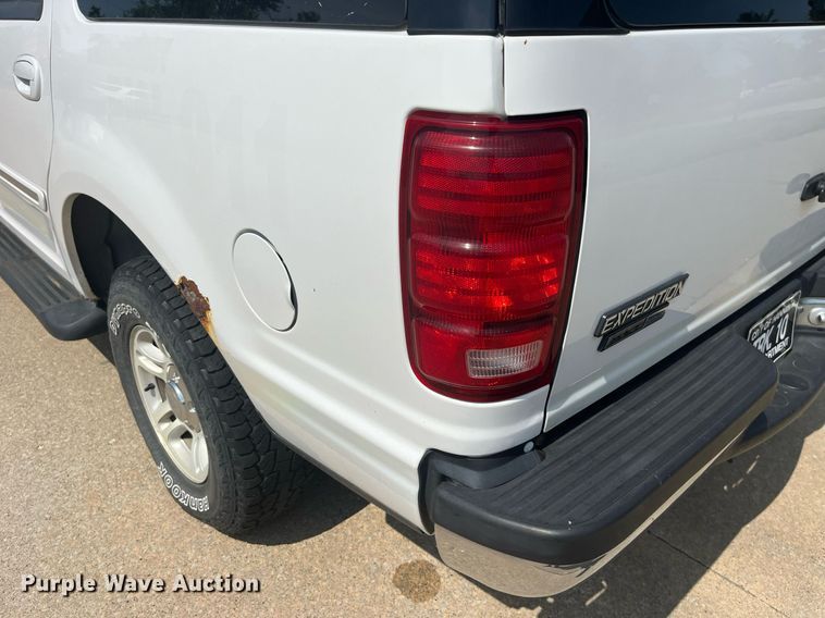 image for item LA9996 2001 Ford Expedition XLT  SUV