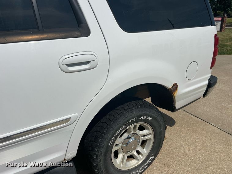 image for item LA9996 2001 Ford Expedition XLT  SUV