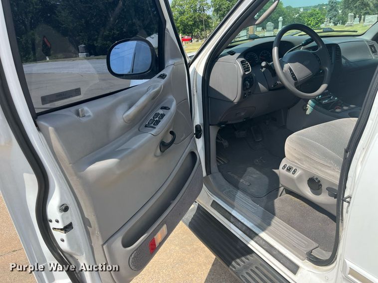 image for item LA9996 2001 Ford Expedition XLT  SUV