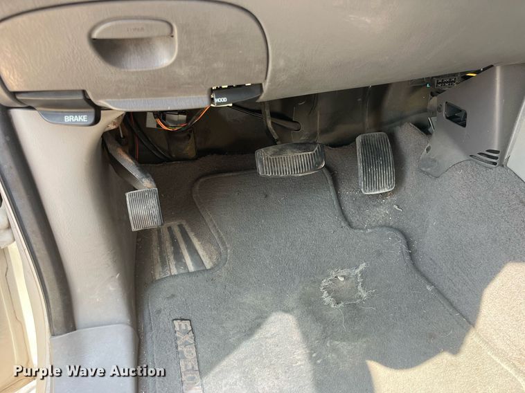 image for item LA9996 2001 Ford Expedition XLT  SUV