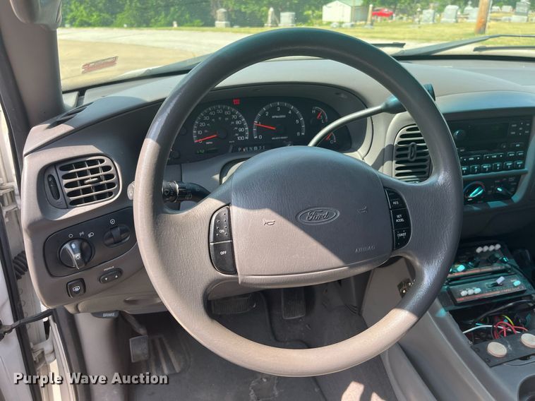 image for item LA9996 2001 Ford Expedition XLT  SUV