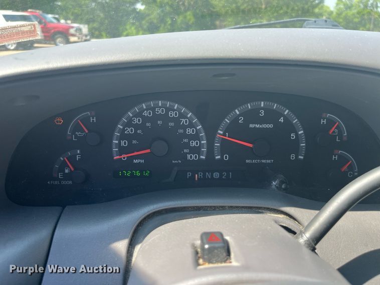 image for item LA9996 2001 Ford Expedition XLT  SUV