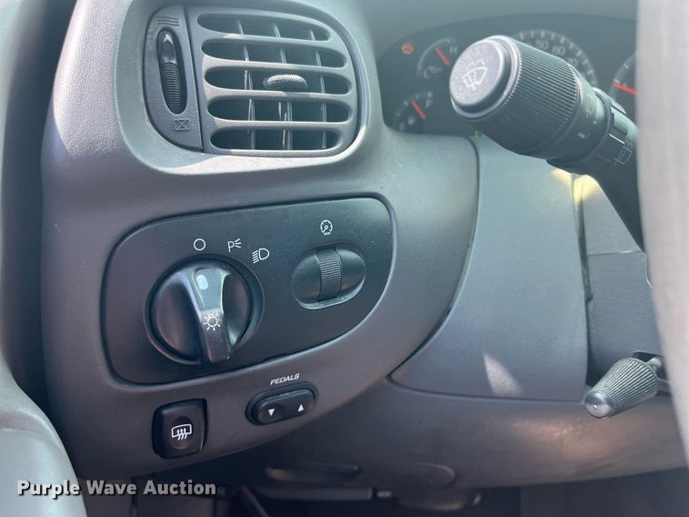 image for item LA9996 2001 Ford Expedition XLT  SUV