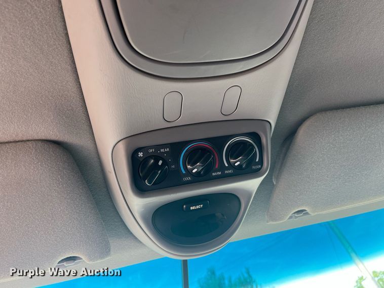 image for item LA9996 2001 Ford Expedition XLT  SUV