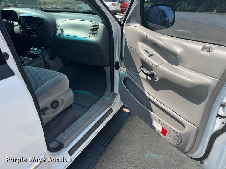 image for item LA9996 2001 Ford Expedition XLT  SUV