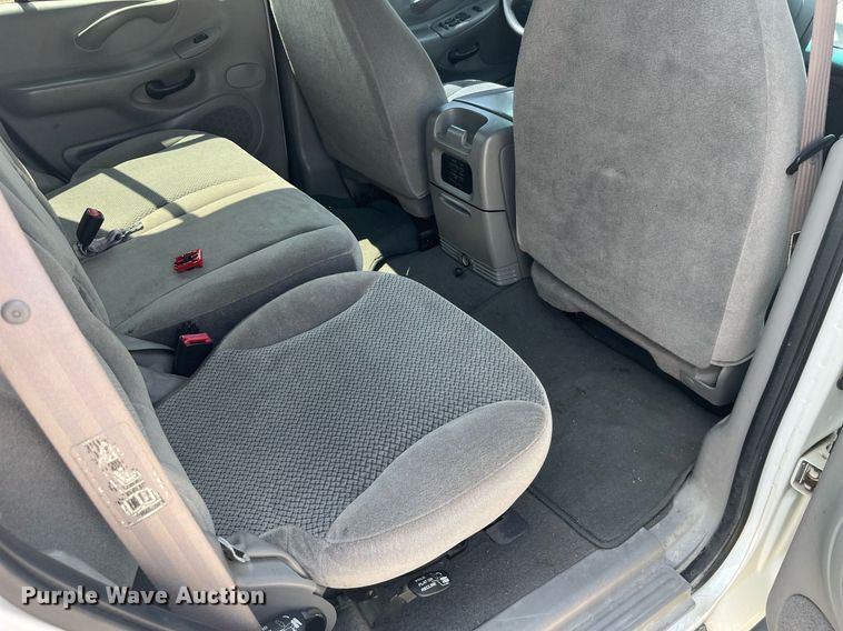 image for item LA9996 2001 Ford Expedition XLT  SUV