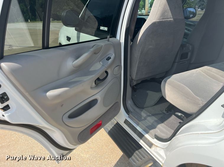 image for item LA9996 2001 Ford Expedition XLT  SUV