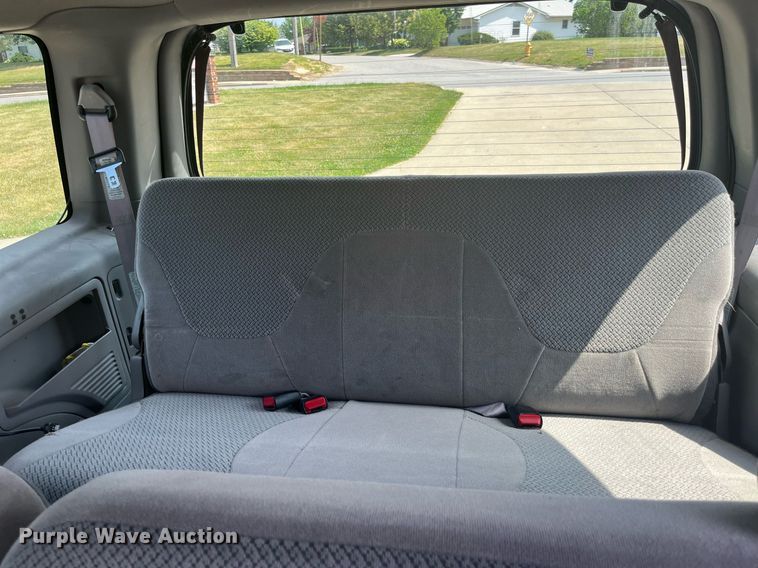 image for item LA9996 2001 Ford Expedition XLT  SUV