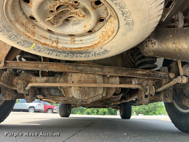 image for item LA9996 2001 Ford Expedition XLT  SUV