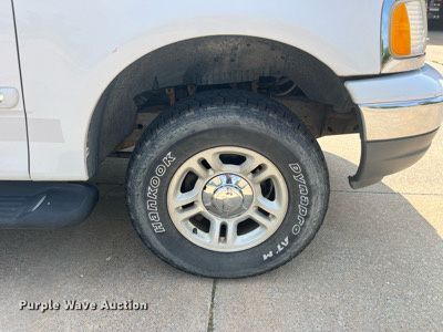 image for item LA9996 2001 Ford Expedition XLT  SUV