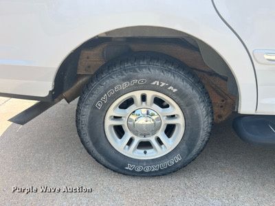 image for item LA9996 2001 Ford Expedition XLT  SUV