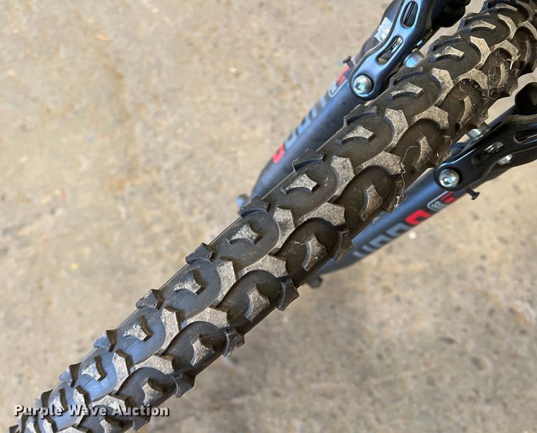 image for item LB9289 Hyper Shocker  26" bicycle