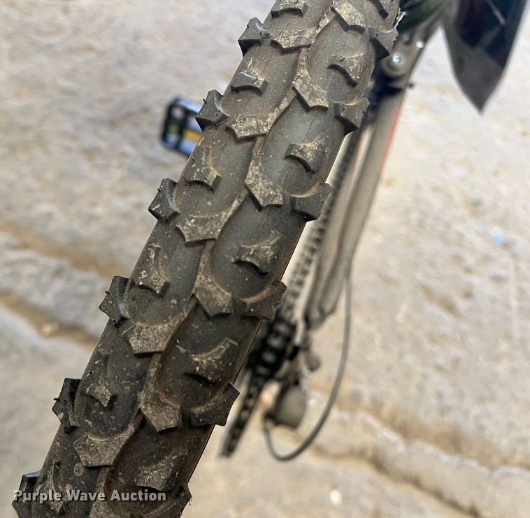 image for item LB9289 Hyper Shocker  26" bicycle