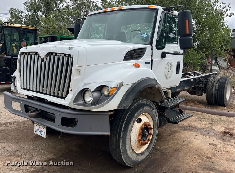 image for item LB9291 2011 International 7400  truck cab and chassis