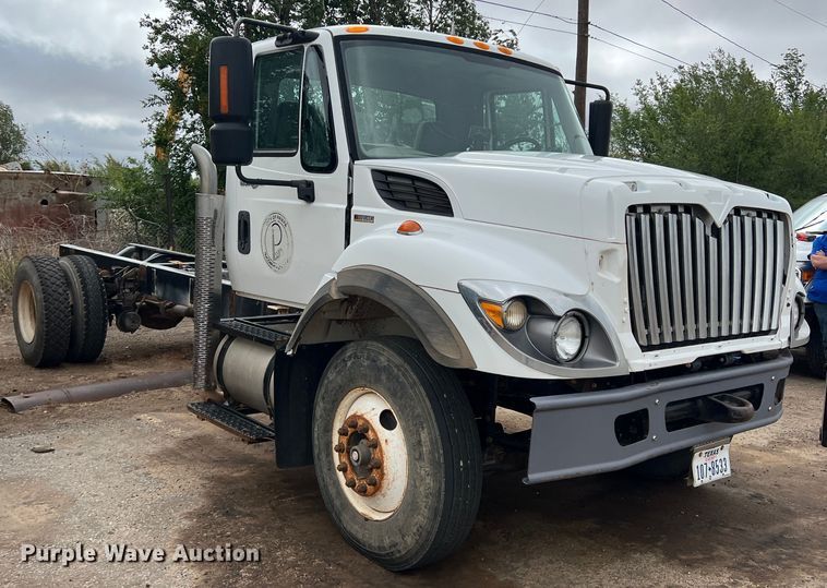 image for item LB9291 2011 International 7400  truck cab and chassis