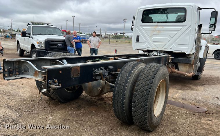 image for item LB9291 2011 International 7400  truck cab and chassis