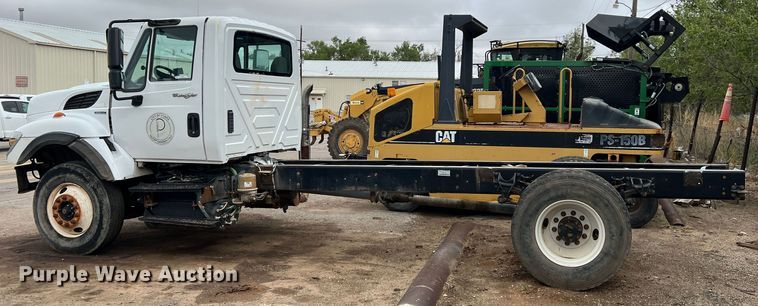 image for item LB9291 2011 International 7400  truck cab and chassis